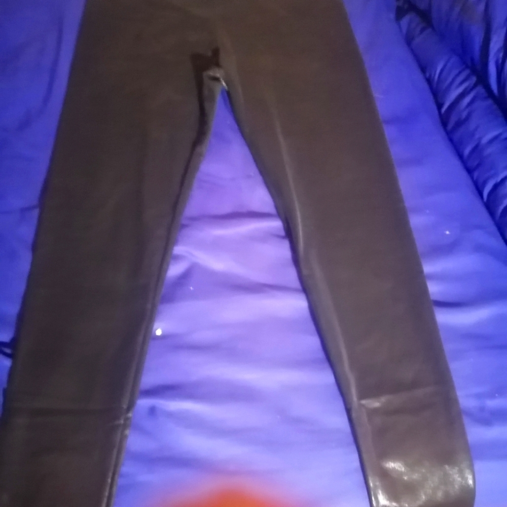 Woman faux leather pant